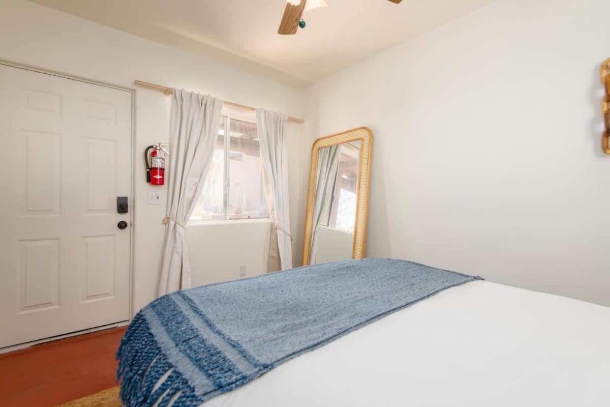 Renovated Lodge - Room 2 With Pool Access 조슈아 트리 외부 사진